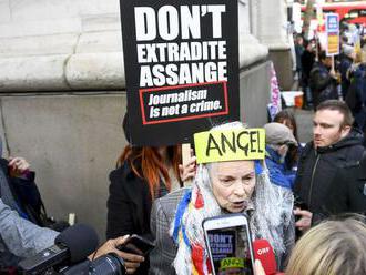 Stovky ľudí protestovali v Londýne proti vydaniu Assangea do USA