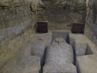 VIDEO: Egyptskí archeológovia odhalili staroveké hrobky a artefakty