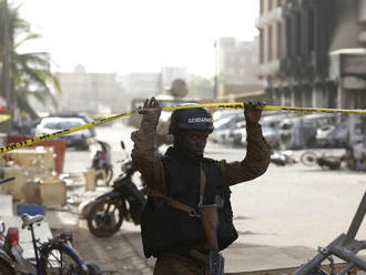 Ozbrojenci zabili v Burkine Faso 24 ľudí, troch uniesli