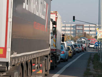 V Bratislave je pre viaceré nehody spomalená doprava