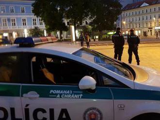 Hrôza v Bratislave. Muž mal zaškrtiť ženu a následne sa pokúsiť o samovraždu