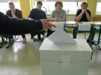 Začali sa parlamentné voľby, nanovo prekreslia politickú mapu