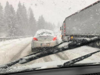 PRÁVE TERAZ Slovensko opäť zasypal sneh: FOTO Chaos na cestách, mnohé úseky sú neprejazdné