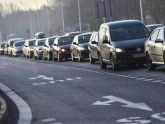 Pekelný piatok na cestách v hlavnom meste: Vodiči sa zdržia pre nehody aj kolóny