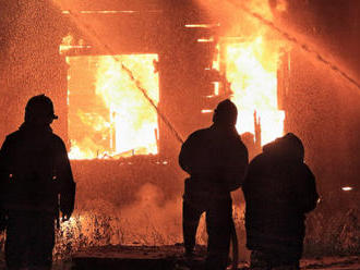 V Nitrianskom Pravne horel rodinný dom: Jeho obyvateľov museli evakuovať