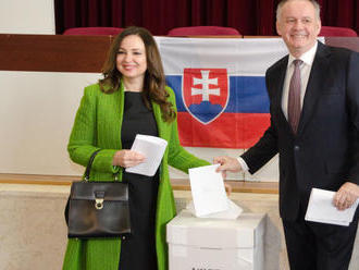 VOĽBY 2020 Andrej Kiska odvolil s manželkou v Poprade, vyzval ľudí, aby prišli voliť