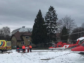 Vážna dopravná nehoda pri Zuberci: Zranili sa dve malé dievčatá, prevážal ich vrtuľník
