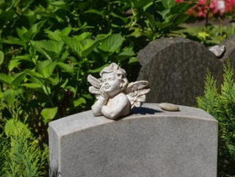 Otec zúri, cintorín odstránil náhrobný kameň jeho syna  : Kvoli tejto vulgárnej FOTO