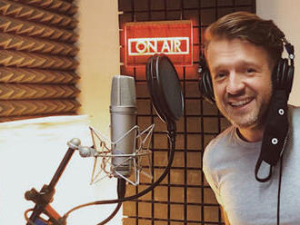 Čeští hudebníci se snaží lidem dodat energii společným songem 