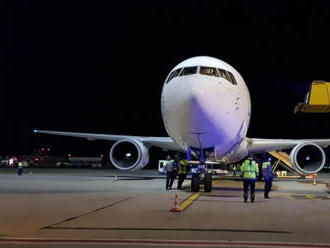 Do USA odleteli dve maďarské lietadlá, repatriujú aj Slovákov