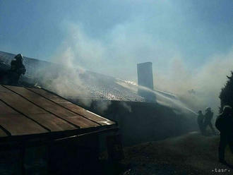 Pri požiari rodinného domu v Podbieli utrpel zranenie jeden človek
