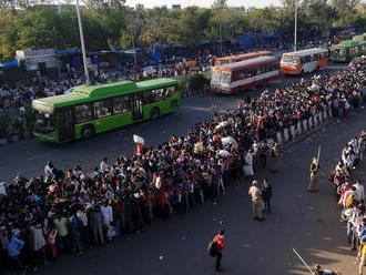 Indiában leállították a vasútközlekedést, majd azt mondták több tízezer vendégmunkásnak, hogy menjen