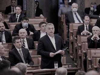 Núdzový stav: Orbán dostal od parlamentu bianko šek