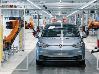 Odstávka výroby stojí 2 mld. eur týždenne, hovorí šéf VW
