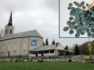 Prekvapenie pri Košiciach: Archeológovia našli v kostole zakopaný poklad