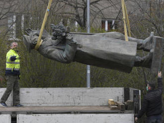 Starosta: Praha 6 využila stavu nouze k odstranění Koněvovy sochy