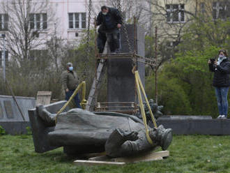 Moskva hrozí odvetou za odstranění Koněvovy sochy v Praze