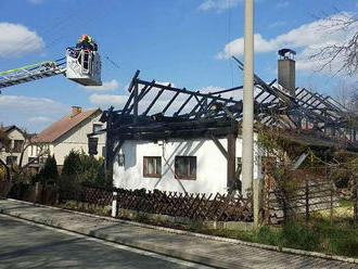 Požár roubenky z 19. století v Holetíně způsobila nedbalost majitele
