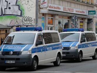 Polícia v Sasku rozpustila zhromaždenie 350 ľudí