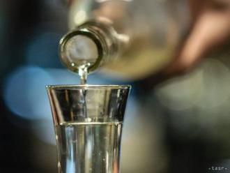 Najmenej 21 ľudí zomrelo na otravu kontaminovaným alkoholom