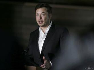 Elon Musk žiada rýchle obnovenie slobody pohybu
