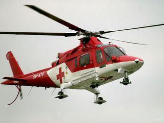 Zranenému lesnému robotníkovi letel na pomoc vrtuľník