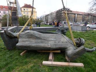 Za odstranění Koněvovy sochy Moskva hrozí odvetou. Je to zločin, tvrdí - Aktuálně.cz