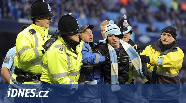 Britská policie nechce fanoušky u stadionů, hrozí koncem sezony