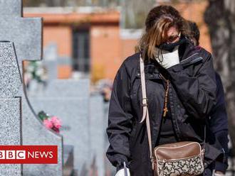 Coronavirus: Spain's deaths pass 9,000 as infection rate slows