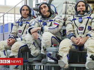 Coronavirus: Astronauts arrive at ISS after long quarantine