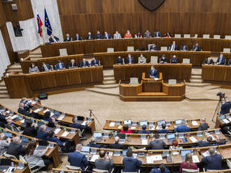 Diskusia o programovom vyhlásení vlády v parlamente: Poslanci žiadajú aj riešenie aktuálnej situácie
