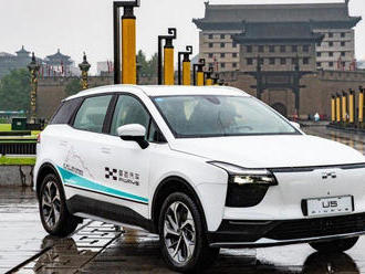 Čína zníži kvóty na povinné elektromobily,pomôže spaľovacím motorom