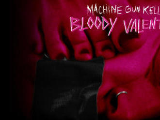 VIDEO: Machine Gun Kelly slaví 