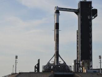 Štart SpaceX s ľudskou posádkou potvrdený na dnes, video