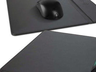Podložka pod myš s bezdrôtovou nabíjačkou pre mobilný telefón v čiernej farbe.