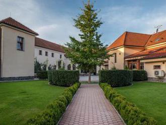 Hotel Chateau Krakovany sídli v historickom zámku z roku 1736, ako stvorenom na romantický víkend.