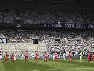 FOTO: V Mönchengladbachu bolo na štadióne 13.000 papierových divákov