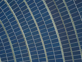 Velká Británie se musí rozhodnout: solární panely obří farmy anebo příroda?