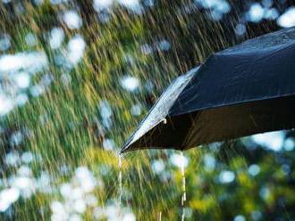 Meteorológovia vydali výstrahu pred povodňami, trvalý dážď ohrozuje okresy na severe Slovenska