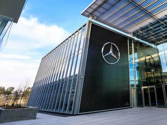 Mercedes oznámil zaměstnancům v USA, že už letos nemusí chodit do práce
