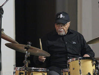 Zomrel džezový bubeník Jimmy Cobb z Davisovho albumu Kind of Blue
