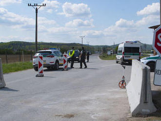 Poliaci zadržali 33 Ukrajincov, ktorí chceli nezákonne prekročiť hranicu s ČR