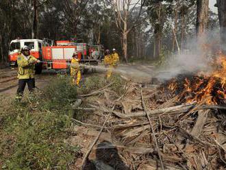 Dym z nedávnych lesných požiarov v Austrálii si vyžiadal približne 445 životov