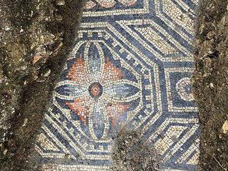 Talianski archeológovia odkryli vo vinici zachovalú mozaiku