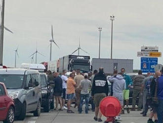 Kritická situácia na priechode v Jarovciach: Repatrianti blokujú hranice, Matovič reaguje