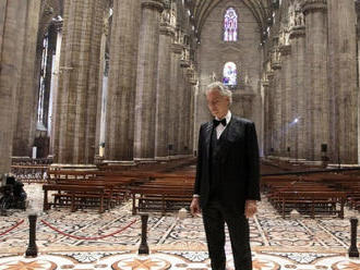 Kto je Andrea Bocelli? Svetoznámy spevák je odmalička slepý, svojím online koncertom vytvoril nový r