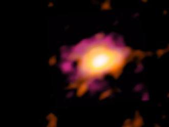 Objavili galaxiu, ktorá vyzerá ako ohnivý kruh