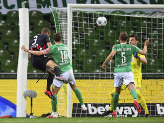 Brémy podlehly Frankfurtu 0:3, Pavlenka inkasoval po 342 minutách