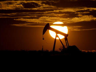 Ceny ropy mierne klesli, cena Brentu skĺzla hlbšie pod 38 USD/barel