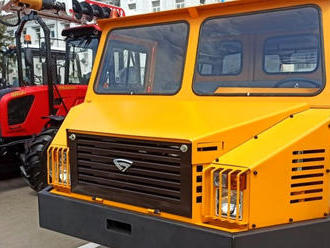 Bělorusové představili svérázný autobus, jako jeden z mála jezdí i 1 km pod zemí
